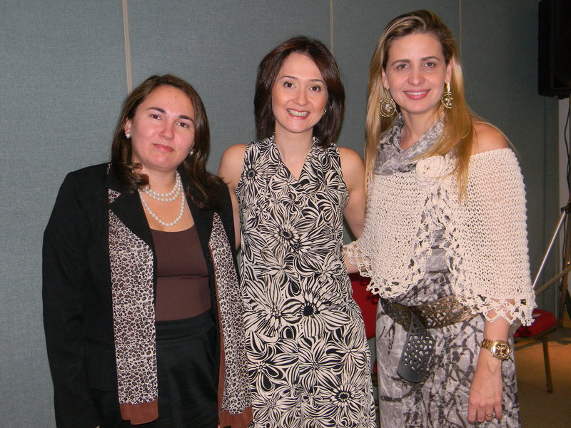 Da esquerda para direita Dra. Marlúcia Gomes, Dra. Erica e Dra. Janaina no seminário em Brasília(DF). alt