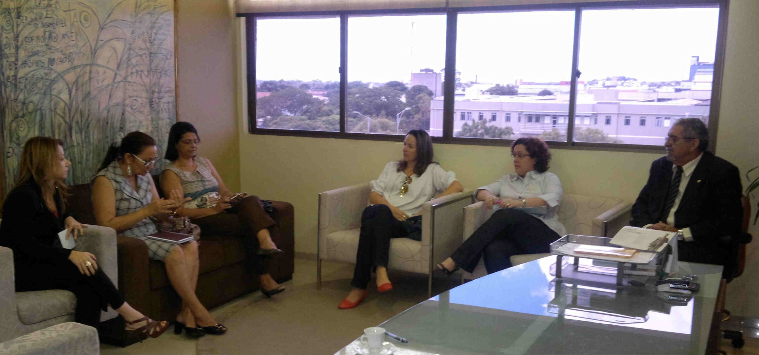 Da esquerda para a direita: Denise Aguiar, Raimunda Oliveira, Diolinda Lima (FUNASA), Cláudia Seabra, Myrian Lago e o Procurador-Geral de Justiça, Antônio Gonçalves Vieira. alt