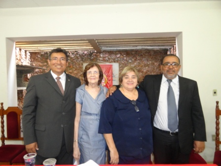A chefe do Ministério Público ao lado dos Promotores de Justiça de Piripiri. alt
