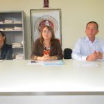 Da esquerda para a direita: as Promotoras de Justiça Déborah Abbade e Marlúcia Almeida ao lado do Juiz de Direito de Altos, Celso Barros Coelho Filho.