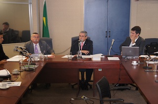 À esquerda, o Promotor de Justiça Benigno Filho
