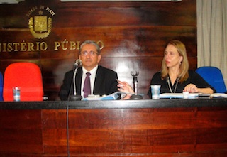 Os Promotores de Justiça Carlos Rubem Campos Reis e Maria Carmen Cavalcanti de Almeida coordenaram a audiência