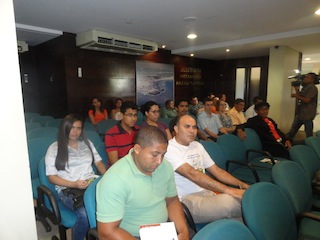 Público acompanhou o evento e recebeu cartilhas educativas
