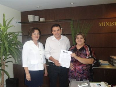 A Procuradora-Geral de Justiça (à direita), acompanhada pelo prefeito de União e pela Promotora de Justiça Janaína Aguiar.