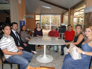 Reunião com a Corregedora-Geral do MP/PI, Promotores de Justiça e a arqueóloga Niède Guidom. Reunião com a Corregedora-Geral do MP/PI, Promotores de Justiça e a arqueóloga Niède Guidom.