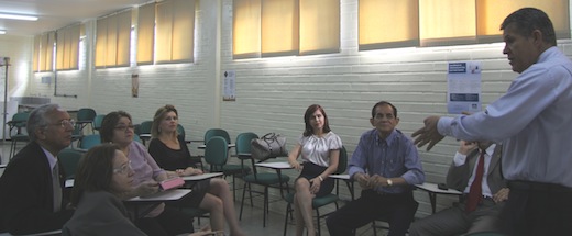 Equipe do Cespe/UnB transmite informações à comissão do concurso público