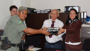 Promotora de Justiça entrega equipamentos