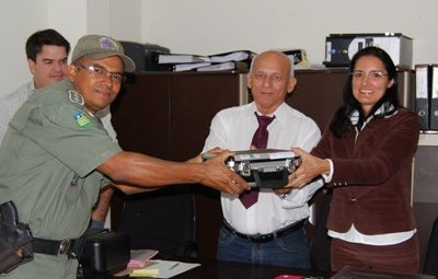 Promotora de Justiça entrega equipamentos