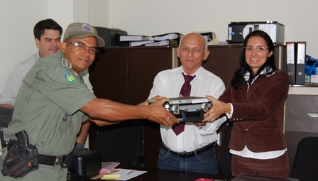 Promotora de Justiça entrega equipamentos