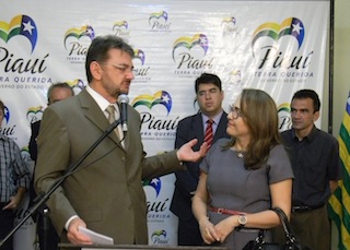 O Governador do Estado e a Promotora de Justiça Marlúcia Evaristo durante inauguração