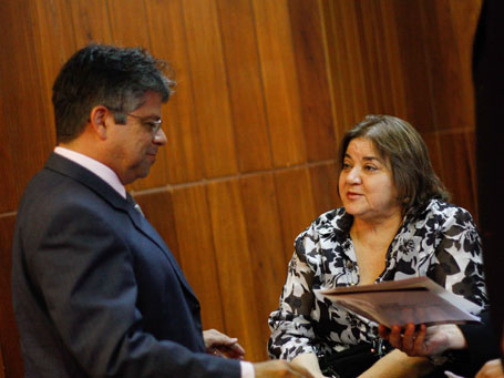 Procuradora-Geral de Justiça com o relator do Orçamento Geral 2013, deputado Gustavo Neiva. Foto gentilmente disponibilizada pelo portal Cidadeverde.com Procuradora-Geral de Justiça com o relator do Orçamento Geral 2013, deputado Gustavo Neiva. Foto gentilmente disponibilizada pelo portal Cidadeverde.com