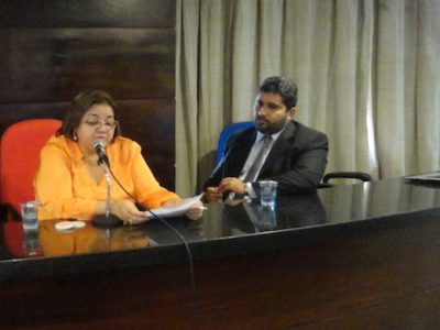 A Procuradora-Geral de Justiça, Zélia Saraiva Lima, abriu o V Programa Nacional da Escola do GNCOC ao lado do presidente da Associação Piauiense do Ministério Público, Paulo Rubens Parente Rebouças.