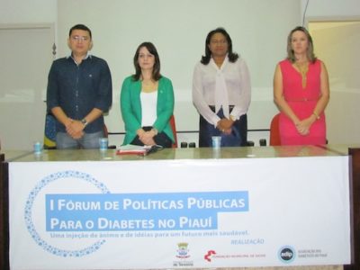 Cláudia Seabra (à direita) em evento que possibilitou a discussão sobre o diabetes