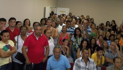 Professores da rede público compareceram massivamente ao encontro