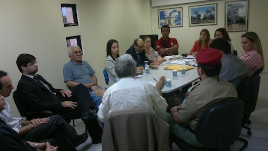 Promotores de Justiça reunidos com a Polícia Civil e a Polícia Miilitar: esforços conjuntos para controle da poluição sonora