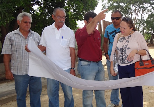 Promotora de Justiça (direita) avalia projeto da Potycabana
