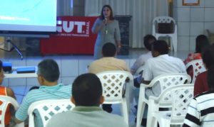 A Promotora de Justiça Maria do Amparo Sousa ministrou palestra aos membros do Sintetro