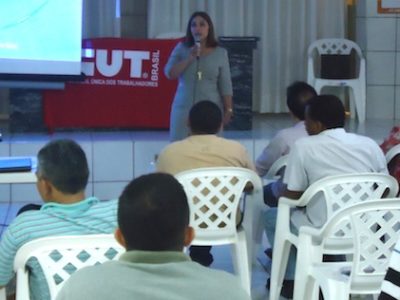 A Promotora de Justiça Maria do Amparo Sousa ministrou palestra aos membros do Sintetro