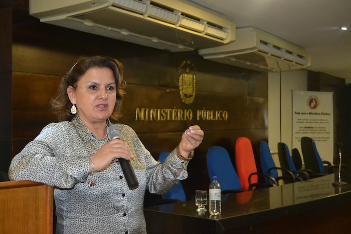 Maria Goretti Dal Bosco é Mestre em Direito Público pela UNESP, Doutora em Direito pela UFSC e Pós-Doutora pela Università degli Studi Roma Tre. Professora da UFG.