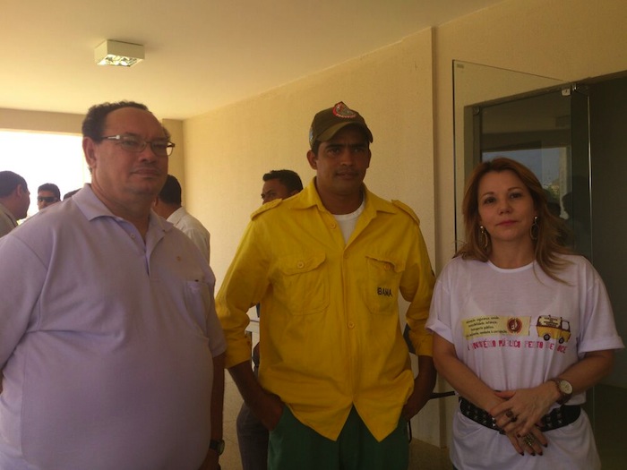 Denise Aguiar (à direita) atendeu à equipe do IBAMA