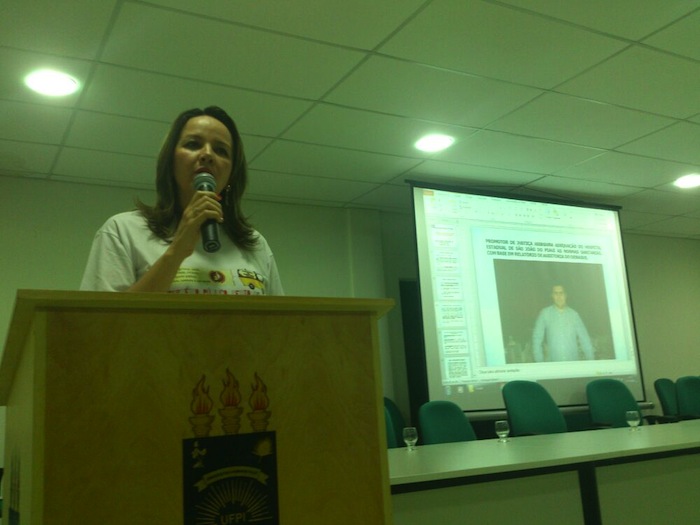 Palestra sobre saúde pública, com Cláudia Seabra