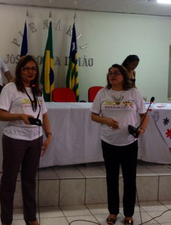 As Promotoras de Justiça Luzijones Façanha (esquerda) e Marlúcia Evaristo encenando em dramatização sobre o trabalho do Ministério Público