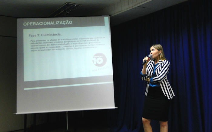Lia Burgos apresentou projeto aos gerentes regionais de educação no Piauí