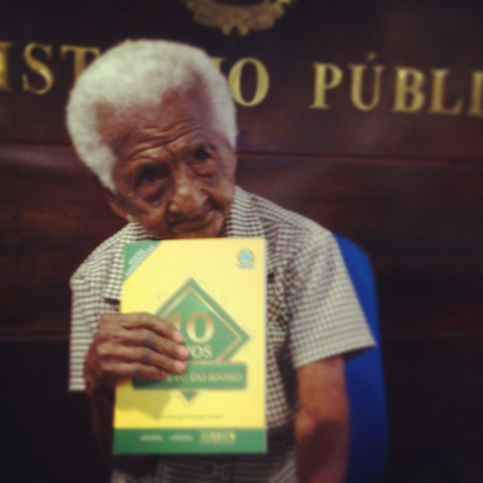 Dona Dolores exibe o Estatuto do Idoso, que completou dez anos de promulgação na última terça-feira (01/10)