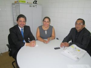Os Promotores de Justiça do NUPEVID, Amparo Sousa e Francisco de Jesus, apresentaram projeto ao Chefe de Gabinete da PGJ, Eny Marcos Vieira Pontes (à esquerda)