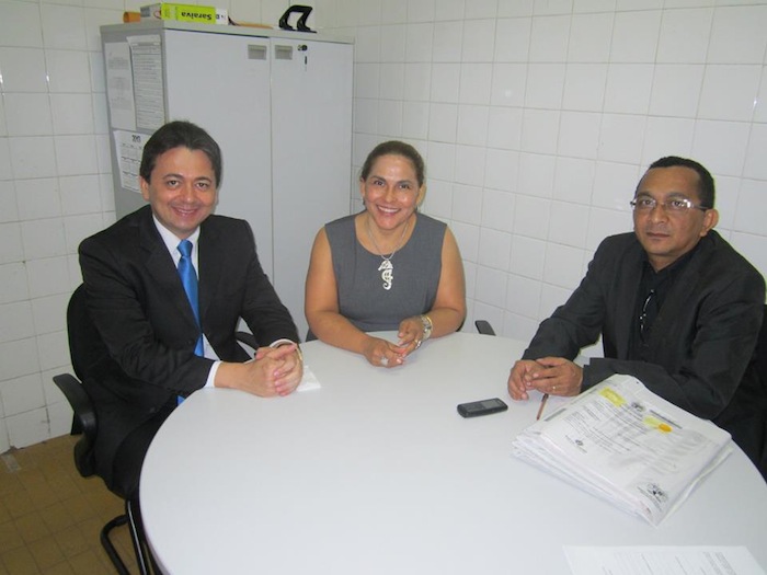 Os Promotores de Justiça do NUPEVID, Amparo Sousa e Francisco de Jesus, apresentaram projeto ao Chefe de Gabinete da PGJ, Eny Marcos Vieira Pontes (à esquerda)