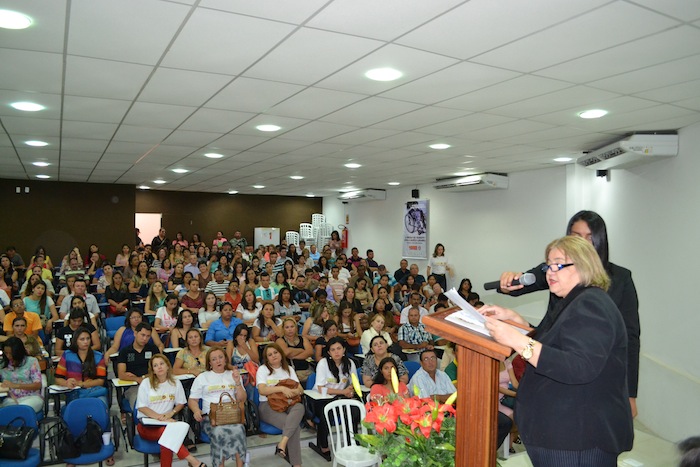 A Procuradora-Geral de Justiça, Zélia Saraiva Lima, se pronunciou diante do auditório lotado