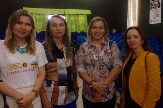 As Promotoras de Justiça Lia Burgos (professora do curso sobre educação), Cléia Fernandes (da Corregedoria-Geral do MP), Francisca Sílvia Reis (de Elesbão Veloso e Aroazes) e Débora Geane (de Valença)