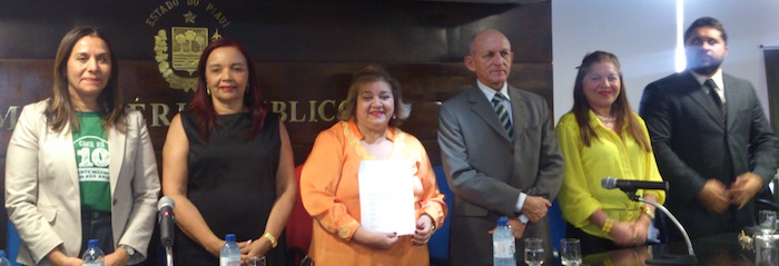 Também compuseram a mesa de honra: a Diretora-Geral do Centro de Estudos e Aperfeiçoamento Funcional do MP, Raquel Costa Normando; a Corregedora Geral Substituta do MP, Martha Nunes; e o presidente da Associação Piauiense do Ministério Público, Paulo Rubens Parente Rebouças