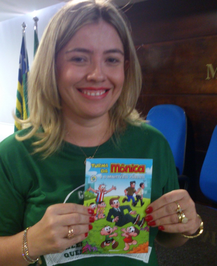 A Promotora de Justiça Flávia Gomes Cordeiro de Castro, Assessora de Planejamento e Gestão do MPPI, aproveitou a oportunidade para apresentar aos professores a edição piauiense da revista A Turma da Mônica e o Ministério Público, produzida pelos Estúdios Maurício de Souza. A revista será lançada na próxima sexta-feira, durante as comemorações do Dia Nacional do Ministério Público.