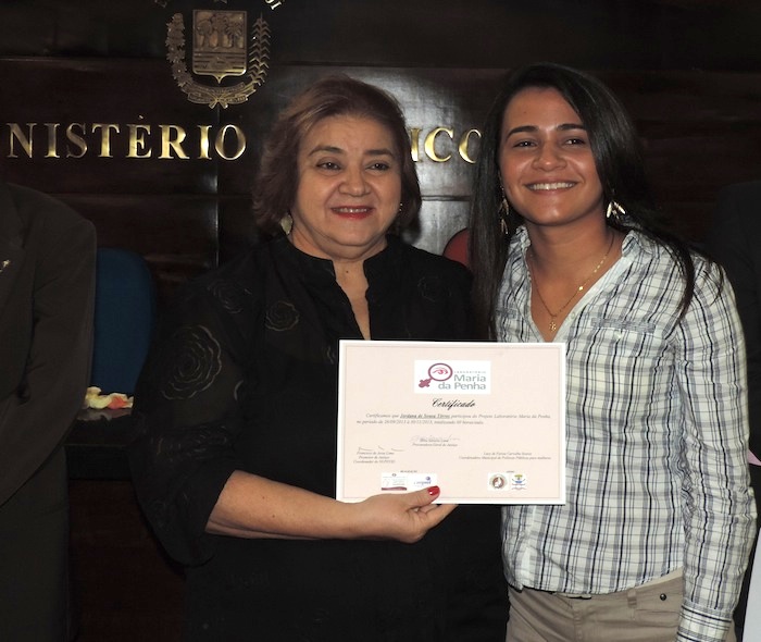A Procuradora-Geral também entregou certificados aos estudantes que participaram do Laboratório Maria da Penha