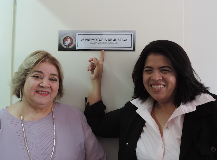 A Procuradora-Geral de Justiça, Zélia Saraiva Lima (à esquerda), e a Promotora de Justiça Gianny Vieira de Carvalho ficaram muito contentes com a nova sede