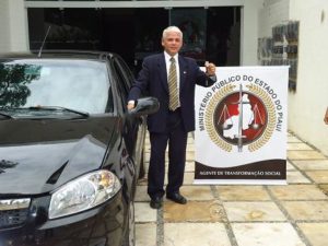 O Promotor de Justiça Cristiano Farias Peixoto, coordenador das Promotorias de Justiça Cíveis, recebeu o veículo novo