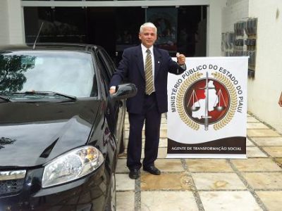 O Promotor de Justiça Cristiano Farias Peixoto, coordenador das Promotorias de Justiça Cíveis, recebeu o veículo novo