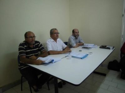 O Promotor de Justiça Carlos Rubem Campos Reis (no centro)