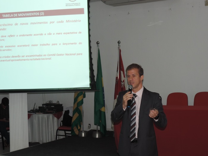 Fábio Barros, Promotor de Justiça do MPDFT e membro colaborador da CPE/CNMP, conduziu palestra sobre as Tabelas Unificadas