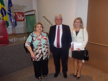 A Procuradora-Geral de Justiça do Piauí, Zélia Saraiva Lima (à esquerda), ao lado do Procurador-Geral da República e presidente do CNMP, Rodrigo Janot, e a Assessora de Planejamento e Gestão do MP/PI, Flávia Castro.