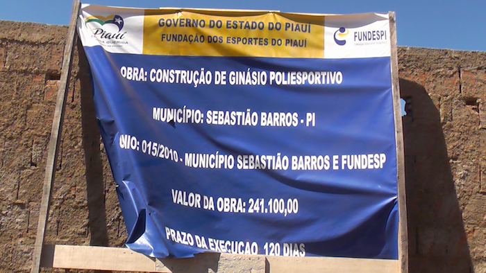 Construçao de ginásio poliesportivo sem data de início da obra