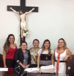 A Promotora de Justiça Josseline Nunes de Carvalho Costa (à direita), durante a primeira inscrição de pretendente a adoção em Parnaíba