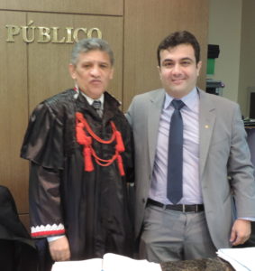 O Promotor de Justiça Plínio Fontes (direita) com o Subprocurador-Geral de Justiça, Luís Francisco Ribeiro, que presidiu a última sessão do Conselho Superior do Ministério Público