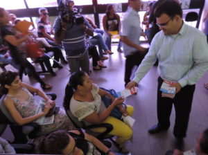 Cidadãos receberam folhetos educativos