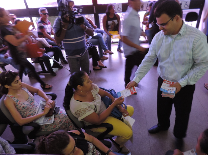 Cidadãos receberam folhetos educativos