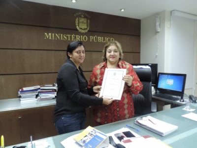Equipe cartorária entregou o documento no gabinete da Procuradora-Geral