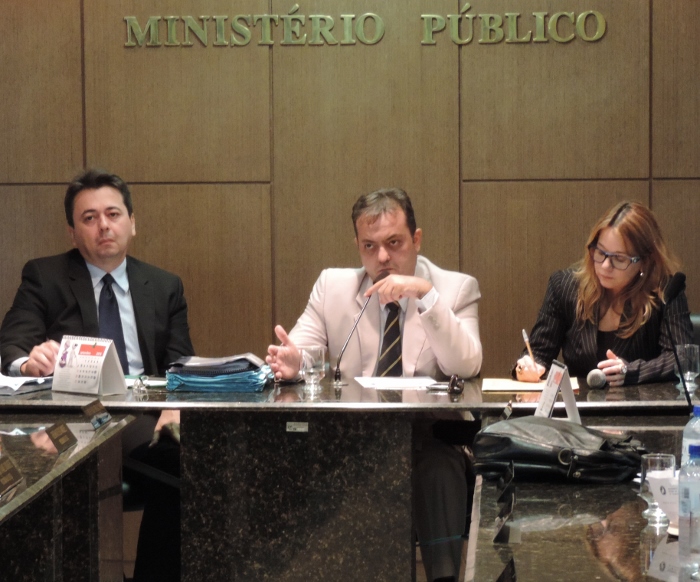 Os Promotores de Justiça Eny Pontes, Sávio Carvalho e Denise Aguiar