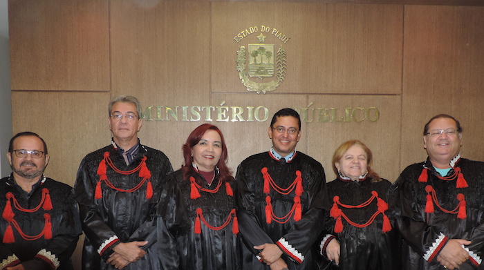Foram empossados três Conselheiros Titulares (Clotildes Costa Carvalho, Martha Celina de Oliveira Nunes e Fernando Melo Ferro Gomes) e um Suplente (Hosaías Matos de Oliveira). O Procurador-Geral de Justiça, que é membro nato e Presidente do Conselho Superior, conduziu a sessão. O Corregedor-Geral do Ministério Público, Aristides Silva Pinheiro, que também é membro nato do CSMP, prestigiou o evento.