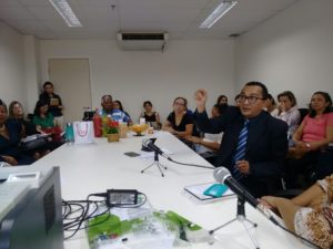 Promotor Francisco de Jesus falando durante reunião